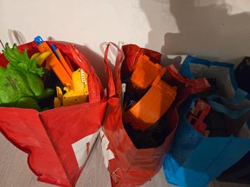 Alles in 1 koop heel veel hotwheels sets, loopings en banen beschikbaar voor biedingen