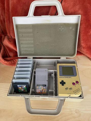 Gameboy Koffer met 10 spellen en (defecte) gameboy beschikbaar voor biedingen