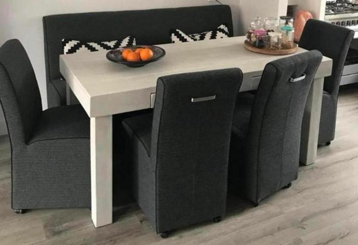 ZGAN Eettafelbank en 4 stoelen op parketwielen, Huis en Inrichting, Complete eetkamers, Zo goed als nieuw, 4 tot 6 stoelen, Ophalen of Verzenden