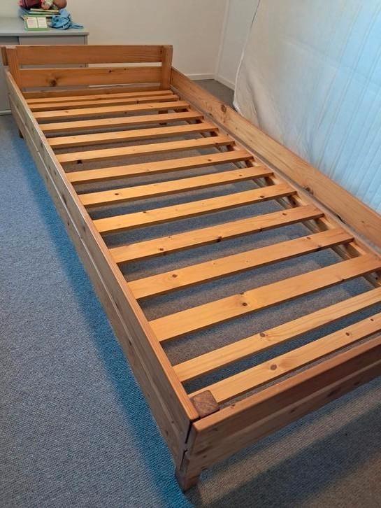 Massief houten 1 persoonsbed 90x 200 cm, zelfgemaakt, Huis en Inrichting, Slaapkamer | Bedden, Gebruikt, Tweepersoons, 90 cm, Hout