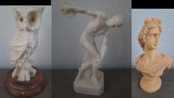 3 beeldjes van alabast beschikbaar voor biedingen