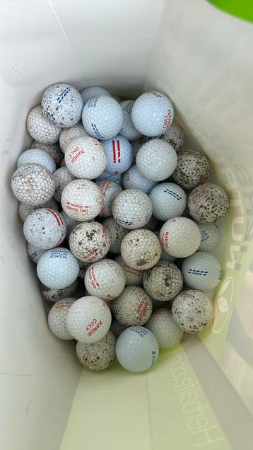 Golfballen beschikbaar voor biedingen