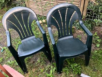 Set plastic kuipstoelen/tuinstoelen. Groen. beschikbaar voor biedingen