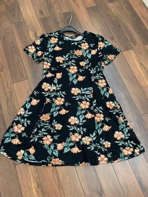 Tricot jurkje zwart met bloemen maat 38, Kleding | Dames, Jurken, Nieuw, Maat 38/40 (M), Zwart, Knielengte, Ophalen of Verzenden