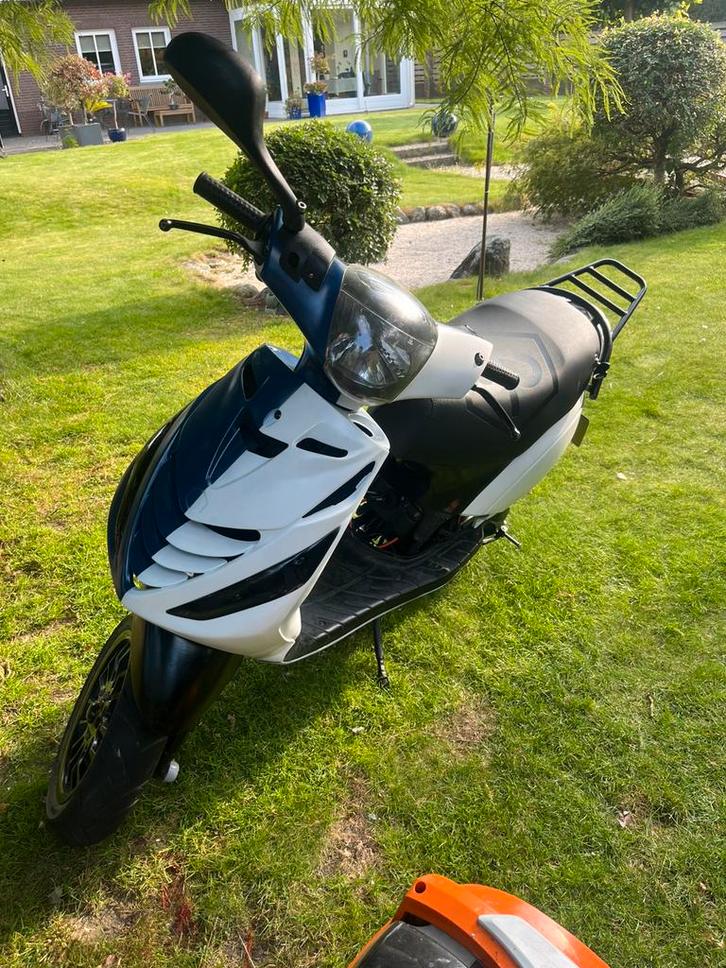 Piaggio zip 70cc - start niet- €1100 dit weekend ophalen!, Fietsen en Brommers, Scooters | Piaggio, Zo goed als nieuw, Zip, Tweetakt