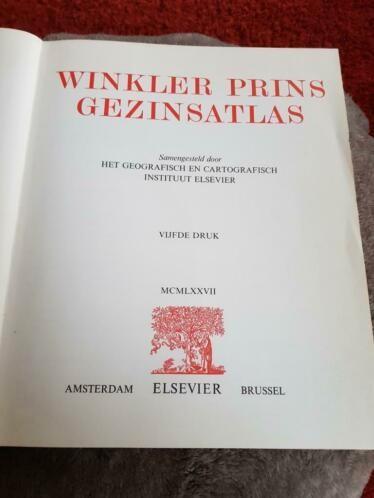 Winkler Prins Gezins Atlas uit 1977., Boeken, Atlassen en Landkaarten, Gelezen, 1800 tot 2000, Ophalen of Verzenden