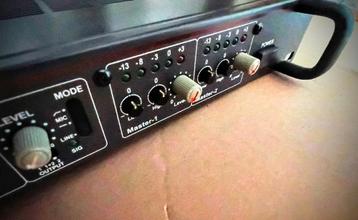 Monacor 10 kanaals rack mixer  beschikbaar voor biedingen