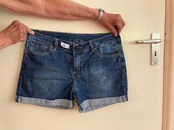 korte spijkerbroek maat 42 beschikbaar voor biedingen