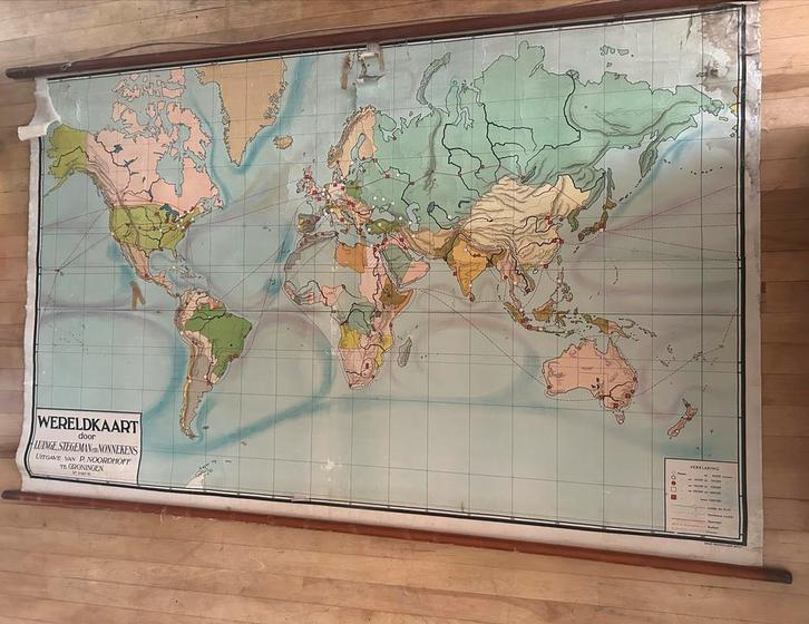 Oude Wereldkaart - Luinge, Stegeman & Nonnekens, Antiek en Kunst, Antiek | Schoolplaten, Aardrijkskunde, Ophalen