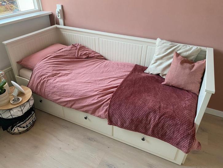 Hemnes Ikea bed (uitschuifbaar), Huis en Inrichting, Slaapkamer | Bedden, Gebruikt, Tweepersoons, 160 cm, Hout, Wit, Ophalen
