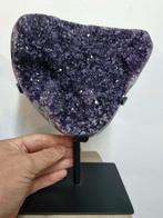 Grote Donkerpaarse Uruguay Amethist op stalen standaard, Ophalen of Verzenden, Mineraal