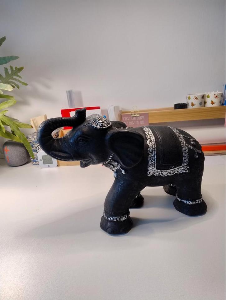 Zwarte olifant beeld met zilveren details, Verzamelen, Beelden en Beeldjes, Zo goed als nieuw, Dier, Ophalen of Verzenden