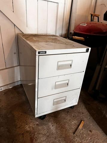Bureau ladekast beschikbaar voor biedingen