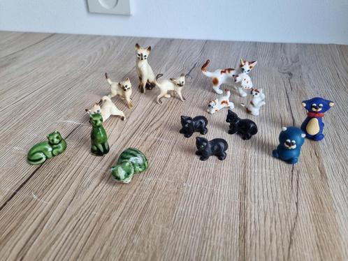 Mooie Set van 15 Vintage Mini Katten Poes Beeldjes Letterbak, Verzamelen, Beelden en Beeldjes, Gebruikt, Dier, Verzenden