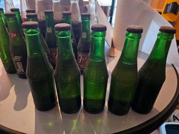 Vintage frisdrank flessen beschikbaar voor biedingen