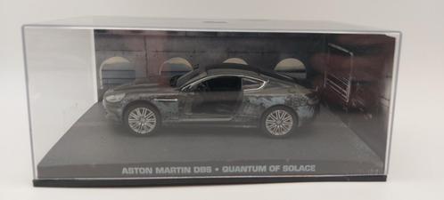 #110 Aston Martin DBS James bond auto met boekje, Hobby en Vrije tijd, Modelauto's | 1:43, Nieuw, Auto, Universal Hobbies, Verzenden