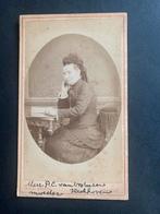 cdv carte de visite dame kapsel naam Utrecht Wilh Kupper, Verzamelen, Verzenden, Foto, Zo goed als nieuw, Voor 1940