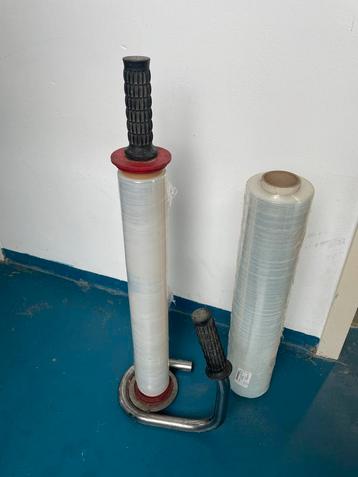 Wikkel folie met houder met extra rol beschikbaar voor biedingen