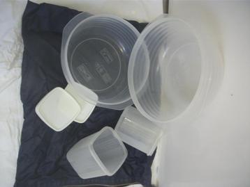 4 witte PVC opbergbakjes beschikbaar voor biedingen