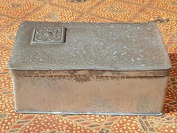 Mooie antieke Roundhead doos uit Engeland van tin 14,9 cm. beschikbaar voor biedingen