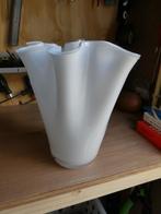 Vaas van glas wit, Huis en Inrichting, Woonaccessoires | Vazen, Wit, Ophalen of Verzenden, Minder dan 50 cm, Glas
