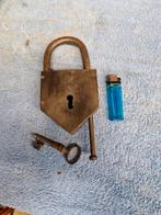 groot antiek ijzeren hangslot., Antiek en Kunst, Ophalen of Verzenden
