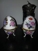Twee decoratieve eieren met bloemmotief, Antiek en Kunst, Ophalen of Verzenden