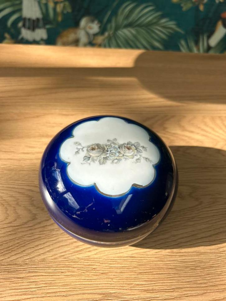 Doosje porselein blauw met gouden randje, Sieraden, Tassen en Uiterlijk, Edelstenen, Gebruikt, Ophalen of Verzenden