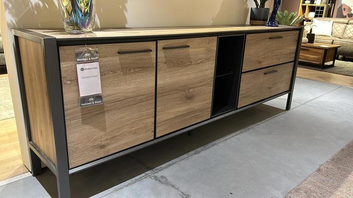 Hender en Hazel copenhagen Modern Tv-meubel met opbergruimte, Huis en Inrichting, Kasten | Dressoirs, Gebruikt, 200 cm of meer