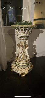 Porselein pilaar met engelen, Ophalen, Gebruikt, 50 tot 75 cm, Wit