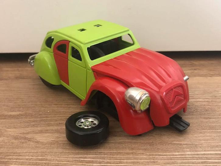 Kenner Crazy Stuntcars Citroën 2cv groen/rood, Hobby en Vrije tijd, Modelauto's | Overige schalen, Gebruikt, Auto, Ophalen of Verzenden