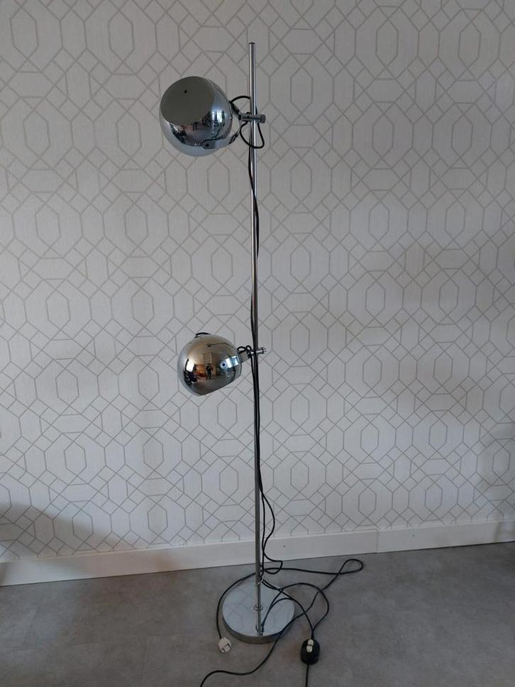 Retro Herda Chroom Bol Lamp - Vintage Design, Huis en Inrichting, Lampen | Vloerlampen, Ophalen