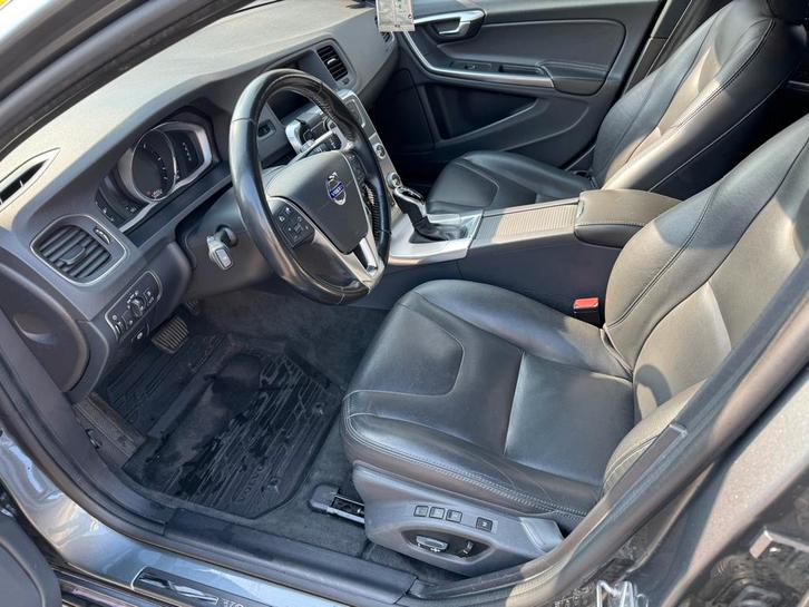 Volvo V60 D4 190pk Geartronic 2017 Grijs, Auto's, Volvo, Particulier, V60, Diesel, C, Stationwagon, Automaat, Geïmporteerd, Zilver of Grijs
