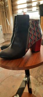 Elegante enkellaarsjes met rode hak - Maat 39, Ophalen, Zwart, Lage of Enkellaarzen, Zo goed als nieuw