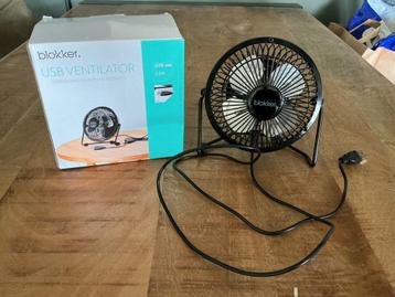 Kleine zwarte ventilator. Nieuw in doos. beschikbaar voor biedingen