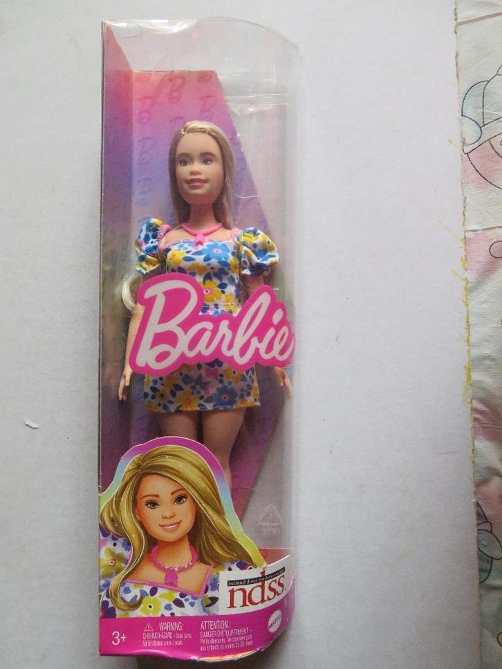 BARBIE FASHIONISTAS POP 208, Kinderen en Baby's, Speelgoed | Poppen, Nieuw, Barbie, Ophalen of Verzenden