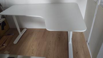 Bureau Ikea, met rechts meer ruimte - afbeelding 2