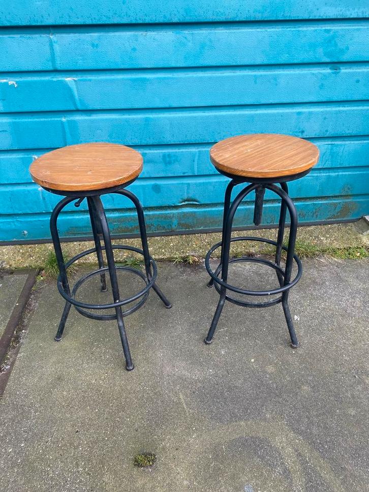 Vintage barkrukken, in hoogte verstelbaar, Huis en Inrichting, Barkrukken, Gebruikt, 60 tot 90 cm, Hout, 2 krukken, In hoogte verstelbaar