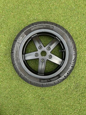 Vespa lx voorband met velg beschikbaar voor biedingen