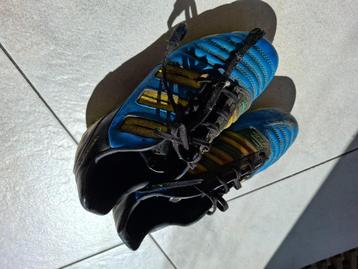 Voetbalschoenen maat 38 beschikbaar voor biedingen