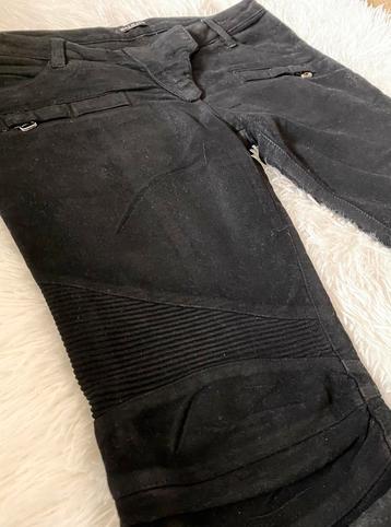 Mooie lekker zittende broek van merk Balmain in maat 42 beschikbaar voor biedingen