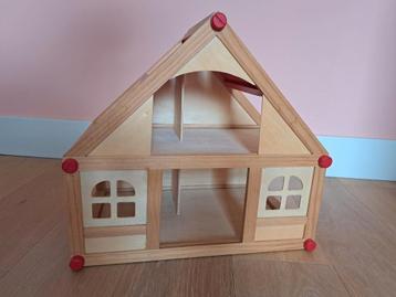 Simpel houten poppenhuisje beschikbaar voor biedingen