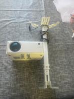 Beamer met beamer doek en ophangbeugel, Audio, Tv en Foto, Beamers, Ophalen of Verzenden