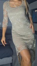 Beige geborduurde a-symetrische jurk, Kleding | Dames, Jurken, Ophalen of Verzenden, Zo goed als nieuw, Maat 38/40 (M), Beige