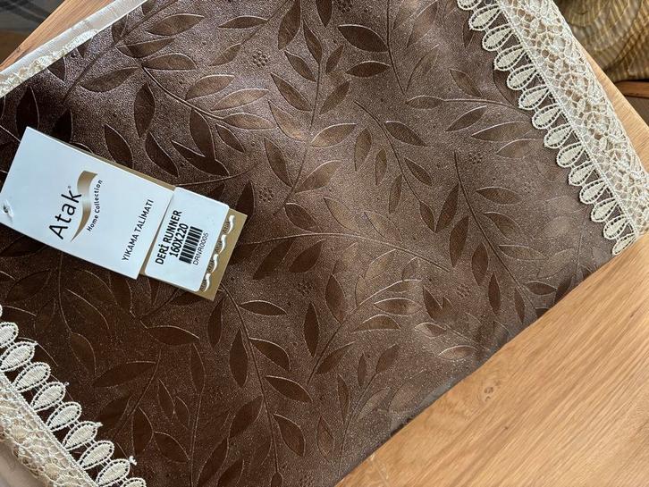 Nieuw Tafelkleed met Leren Look, Huis en Inrichting, Tafelkleden, Nieuw, Rechthoek, Binnen, Ophalen of Verzenden