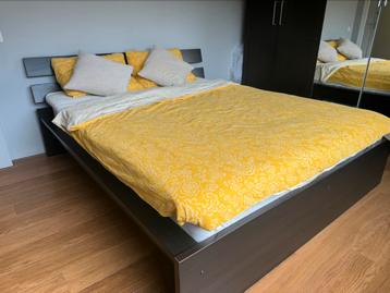 160*200 ZwartBruin Bedframe + 2 Mattresses + top mattress