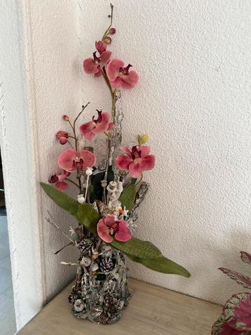Decoratief hout met kunstbloemen beschikbaar voor biedingen