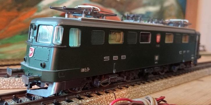 Roco groene Ae 6/6 Städtelok SBB. Dummy met verlichting., Hobby en Vrije tijd, Modeltreinen | H0, Gebruikt, Locomotief, Gelijkstroom