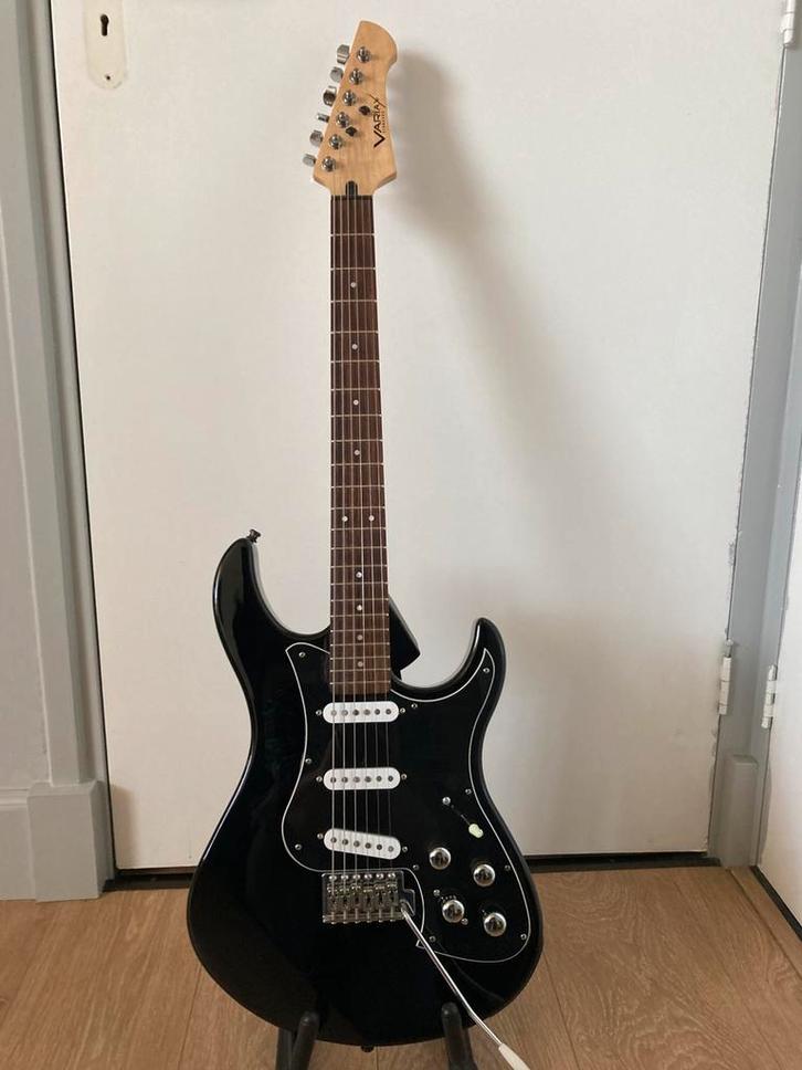 Line 6 Variax Standard Midnight Black, Muziek en Instrumenten, Snaarinstrumenten | Gitaren | Elektrisch, Gebruikt, Solid body