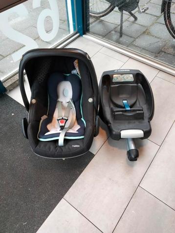 Maxi-Cosi Pebble + Base beschikbaar voor biedingen